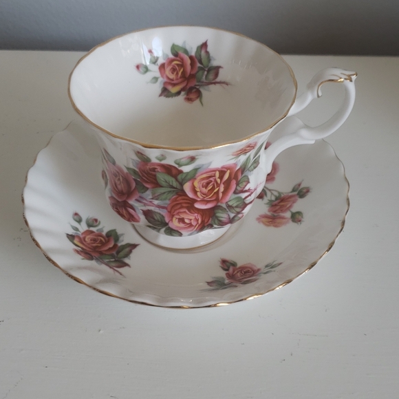Royal Albert Bone China, England, Centennial Rose - Picture 1 of 8